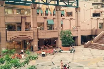 가든 플레이스 안으로 들어온 모습입니다.