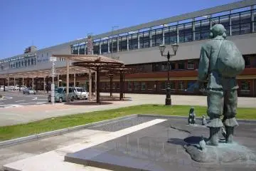 The station is in easy distance to the city's best attractions
