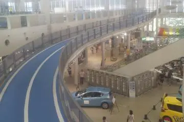 내부에서 외부까지 연결된 자동차 도로