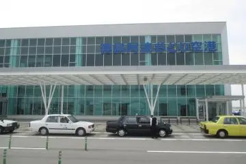 Taxis are plentiful outside (Photo: <a href="https://commons.wikimedia.org/wiki/File:%E5%BE%B3%E5%B3%B6%E7%A9%BA%E6%B8%AF_Tokushima_Airport_-_panoramio.jpg" target="_blank" rel="noreferrer noopener nofollow">iloverjoa / CC By SA 3.0</a>)