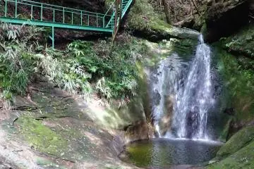 There are some metal bridges and ladders to climb.