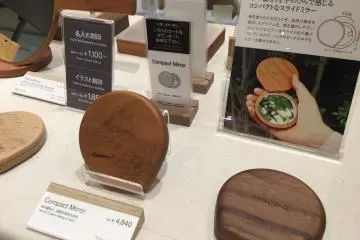 A compact mirror you'll treasure.