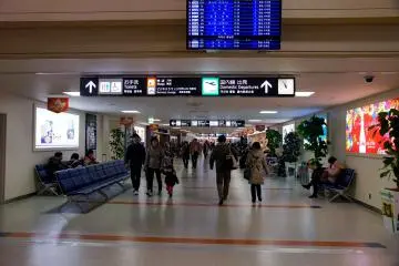 Both domestic and international routes are available from Nagasaki (Photo: <a href="https://commons.wikimedia.org/wiki/File:Nagasaki_Airport_Omura_Nagasaki_pref_Japan23s3.jpg" target="_blank" rel="noreferrer noopener nofollow">663 highland / CC BY SA 2.5</a>)