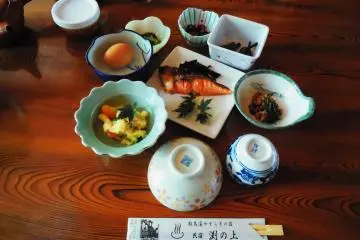 The delicious breakfast gives me energy for an active day