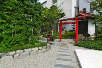 Behind the cafe and soba shop is the pebbled courtyard, with the information centre and gift shop.