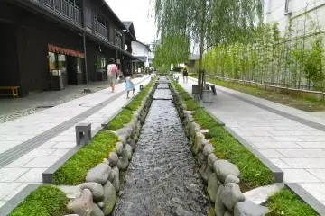 From Hottonaru, it's just a short walk to Gotenzeki, another beautifully restored area with shops and cafes.