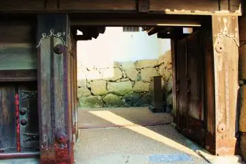 As only the main keep is under construction, you can still enjoy the gates and walkways in all of their beauty