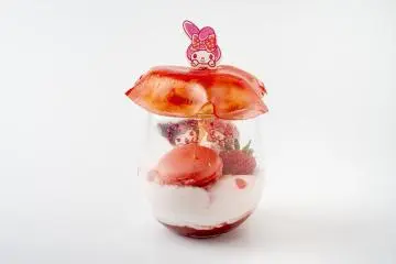 Piano Strawberry Luxury Parfait - 1480 yen