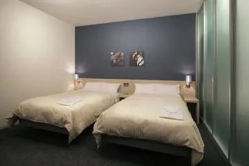Deluxe Twin Room (Photo: <a href="http://www.hotel-vista.jp/kumamoto-ap/img/p_room_dxtwin_l.jpg" target="_blank" rel="noreferrer noopener nofollow">Hotel Vista Kumamoto Airport</a>)