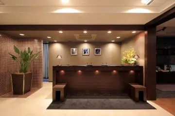 Warm lobby of Hotel Vista Kumamoto Airport (Photo: <a href="http://www.hotel-vista.jp/kumamoto-ap/index_e.html" target="_blank" rel="noreferrer noopener nofollow">Hotel Vista Kumamoto Airport</a>)