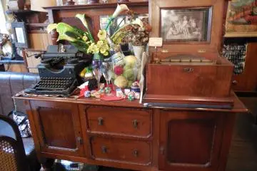 They have an old music box as well
