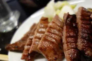 Gyutan yaki (Photo: <a href="https://www.flickr.com/photos/78919492@N00/8692019753" target="_blank" rel="noreferrer noopener nofollow">nimame</a> / <a href="https://creativecommons.org/licenses/by/2.0/" target="_blank" rel="noreferrer noopener nofollow">CC BY 2.0</a>)