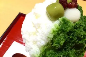 Matcha-flavored kakigoori is a great way to stay cool