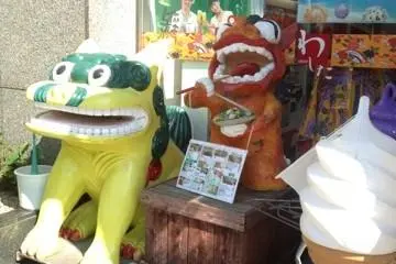 At the Ginza Washita Shop entrance, you are greeted by two shisa lions. In no time you'll feel the Okinawan&nbsp;spirit from within the store