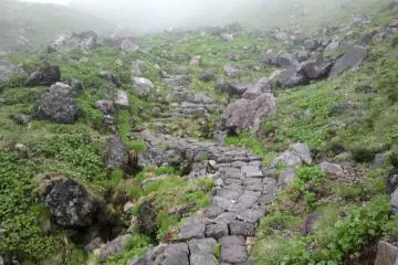 The paved trail of the North face