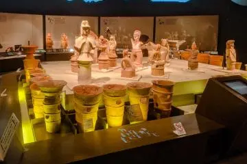 Exhibits at the Kamitsukeno-sato Museum of Archeology