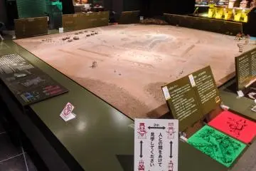 Exhibits at the Kamitsukeno-sato Museum of Archeology