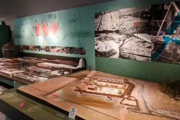 Exhibits at the Kamitsukeno-sato Museum of Archeology