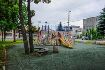 The park has a variety of playground equipment, this elaborate peice seems to be the most popular amongst the children