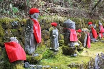 不動明王顯靈之地—憾滿之淵・並排地藏