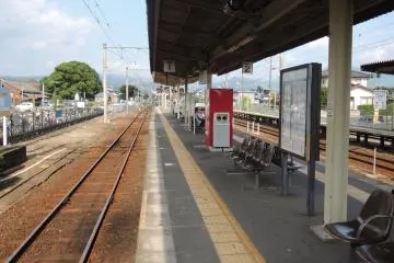 The station has a total of five platforms total
