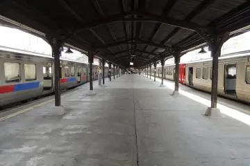 Mojiko Station platform