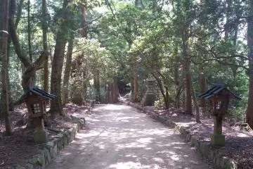 Approaching Chihaya Shrine