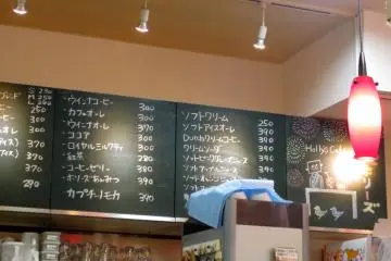 The handwritten menu behind the counter