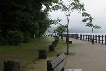 Take a leisurely stroll and explore the beauty that Lake Shikotsu has to offer