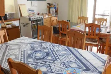 <p>ห้องอาหารที่พร้อมเสิร์ฟเมนูอร่อย</p>