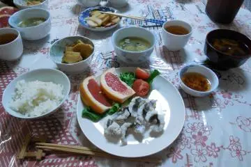 <p>อาหารเย็นเป็นปลาทอด</p>
