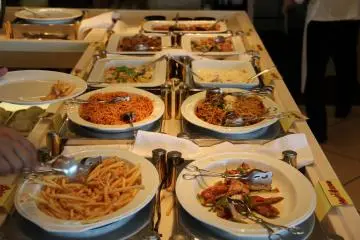 <p>All of the entrees are labeled in Japanese only but Dress Diner diners can generally get an idea of what is offered by looking at each dish</p>