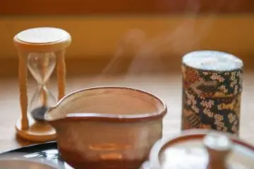 Tunggulah sampai suhunya sesuai sambil memandangi uap yang mengepul
