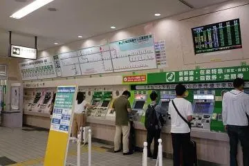 Ticket machines (Photo: <a href="https://en.wikipedia.org/wiki/Niigata_Station#/media/File:Niigata_Station_Bandai_Zidou_Kenbaiki.jpg" target="_blank" rel="noreferrer noopener nofollow">Rebirth10</a> / <a href="https://creativecommons.org/licenses/by-sa/4.0/deed.en" target="_blank" rel="noreferrer noopener nofollow">CC BY-SA 4.0</a>)