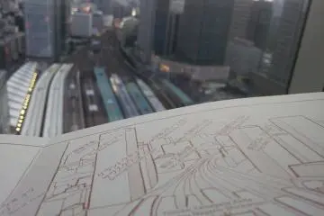 Handy bilingual diagram explains what you are looking at from your awesome perch high above the city.