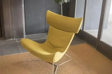 A chair by Finnish designer Alvar Aalto - works of his will be at the exhibition (Photo: <a href="https://upload.wikimedia.org/wikipedia/commons/thumb/4/4c/Alvar_Aalto_chair.jpg/682px-Alvar_Aalto_chair.jpg" target="_blank" rel="noreferrer noopener nofollow">WanderingTrad/ CC By SA 4.0</a>)