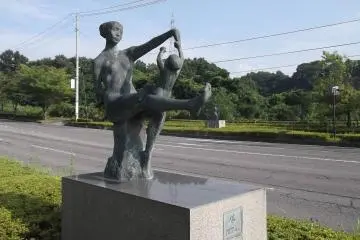 Find this by the road on the way to the museum