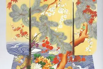 An example of a kimono created using yuzen techniques (Photo: <a href="https://upload.wikimedia.org/wikipedia/commons/7/77/Khalili_Collection_Kimono_02.jpg" target="_blank" rel="noreferrer noopener nofollow">Khalili Foundation</a> / <a href="https://creativecommons.org/licenses/by-sa/4.0/deed.en" target="_blank" rel="noreferrer noopener nofollow">CC BY-SA 4.0</a>)