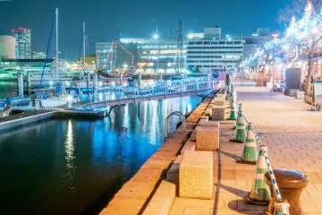 Dermaga Nagasaki, Dejima dengan restoran dan pusat perbelanjaan di sana sini