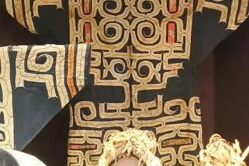 Ainu garments (Photo: <a href="https://commons.wikimedia.org/wiki/File:Garment,_Ainu_people,_Japan_-_Etnografiska_museet_-_Stockholm,_Sweden_-_DSC01164.JPG" target="_blank" rel="noreferrer noopener nofollow">Daderot / CC0</a>)