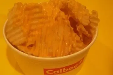 저는 치즈소스의 감자칩을 택했어요!