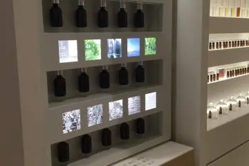 Experience a scent. Press a button and the corresponding aroma descends from the above fixture.