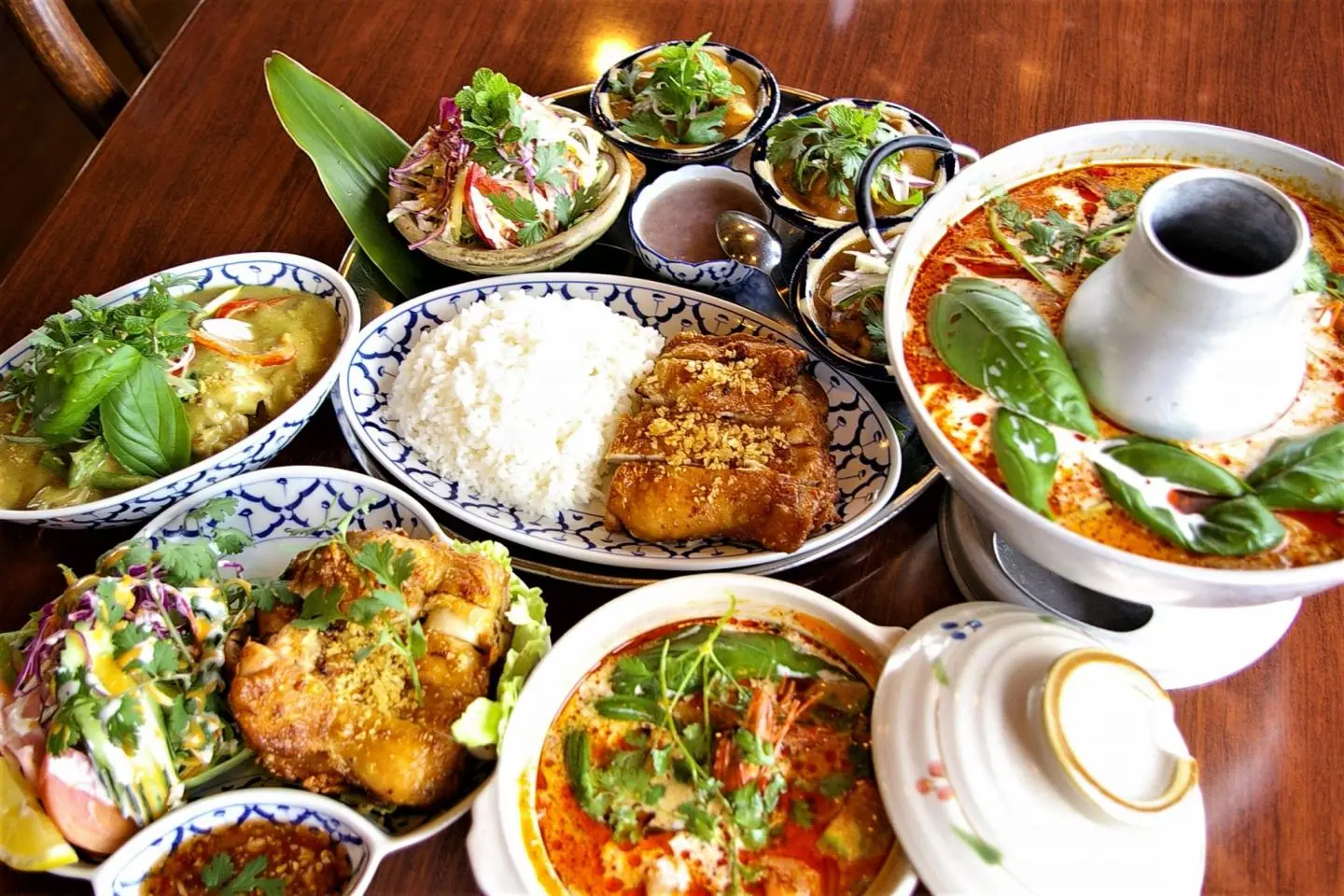 The Five wise chefs from Thailand continue to amaze us with their authentic and delicate pork and chicken curries, followed by desserts like the Mango Forest or Matcha Ice Cream with Red Beans (Photo: KAPA+ / JT)