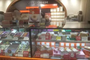 The sweet shop's products. (Photo: yujin.kim)