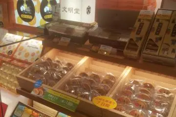 각종 브랜드 제품들.