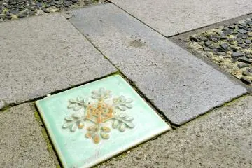 Tiny snowflake tiles remind visitors that snow season is never far away from Ginzan,
