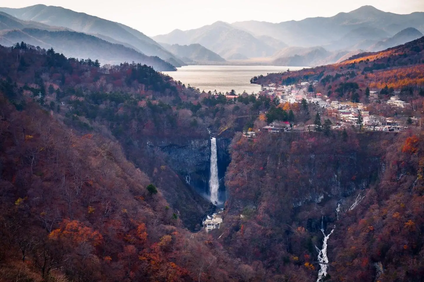 저작권:  Kegon Falls – Reginald Pentinio  / CC BY 2.0