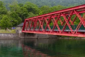 The red of the bridge gave a nice contrast to the surrounding blue and green colours
