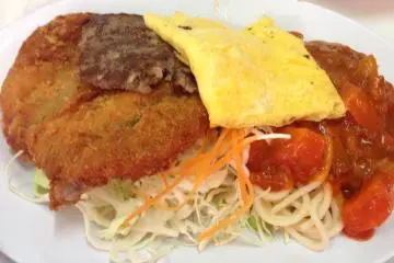 <p>The A, B, C, and D Sets are the most popularly ordered menu items at Highway Drive In. This is the A set that also comes with rice and soup</p>
