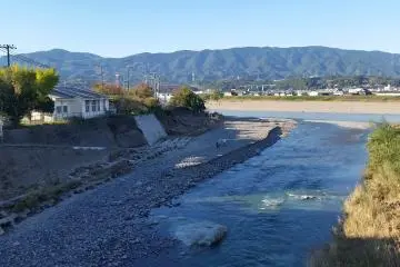 Mount Iwawaki in the distance